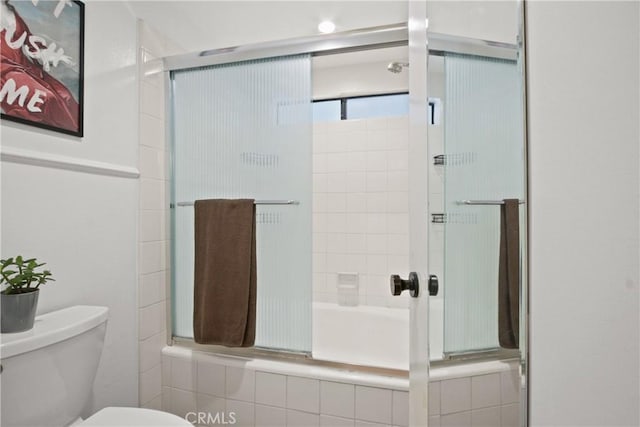 full bathroom with toilet and tiled shower / bath combo