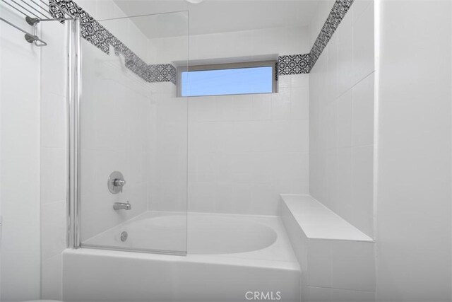 5016 Bakman Ave Unit 306, North Hollywood, CA 91601 - full bath featuring  shower combination