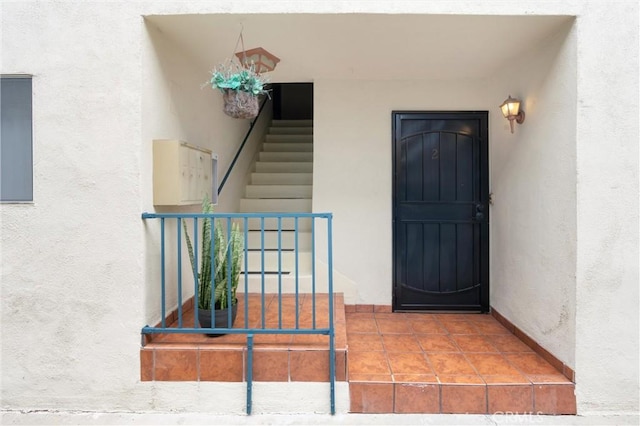 660 Stanley Ave, Long Beach, CA 90814 - property entrance with stucco siding
