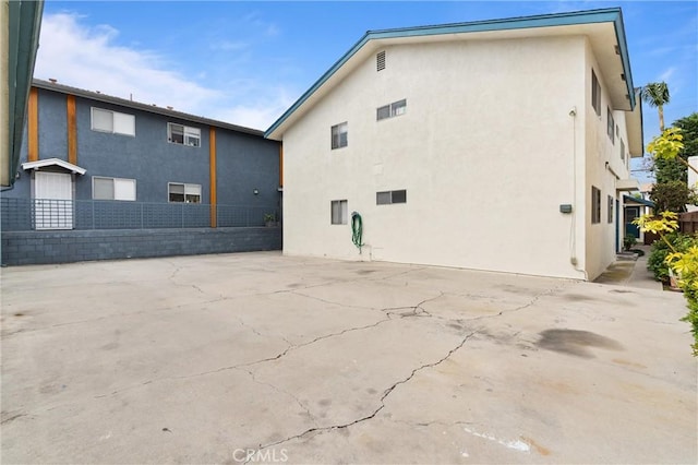 660 Stanley Ave, Long Beach, CA 90814 - back of house featuring fence and stucco siding