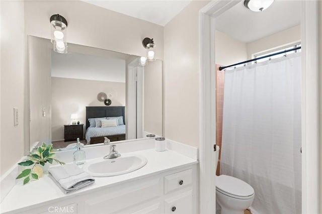 660 Stanley Ave, Long Beach, CA 90814 - ensuite bathroom featuring toilet, ensuite bath, and vanity
