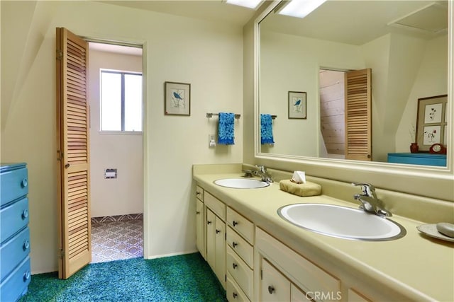 60027 Cascadel Dr S, North Fork, CA 93643 - full bath with double vanity