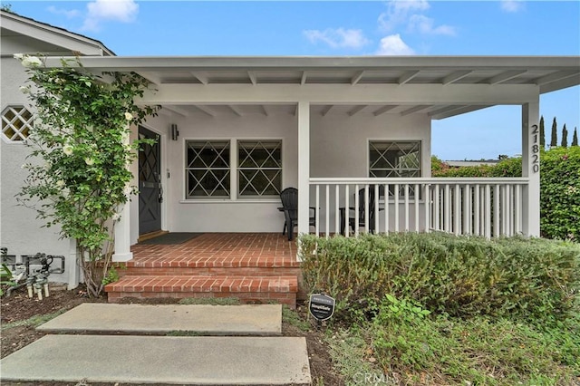 21820 Dumetz Rd, Woodland Hills, CA 91364 - doorway to property featuring stucco siding and a porch