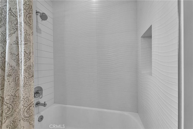 21820 Dumetz Rd, Woodland Hills, CA 91364 - full bath with shower / bath combo with shower curtain