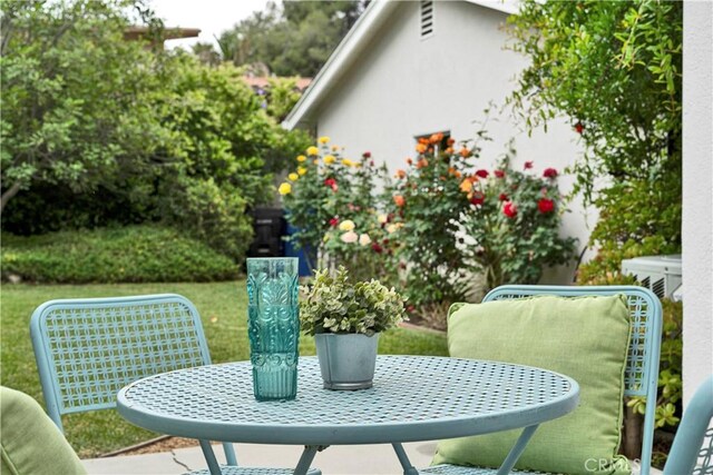 21820 Dumetz Rd, Woodland Hills, CA 91364 - view of patio / terrace