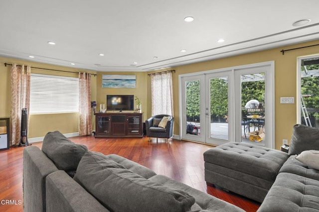 living area with baseboards, hardwood / wood-style floors, and recessed lighting