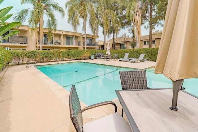 9860 Dale Ave Unit D10, Spring Valley, CA 91977 - community pool with a patio area