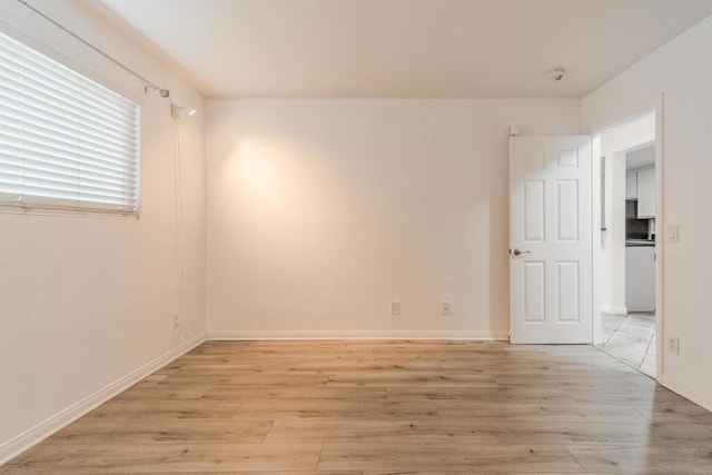 9860 Dale Ave Unit D10, Spring Valley, CA 91977 - unfurnished room with light wood-style flooring