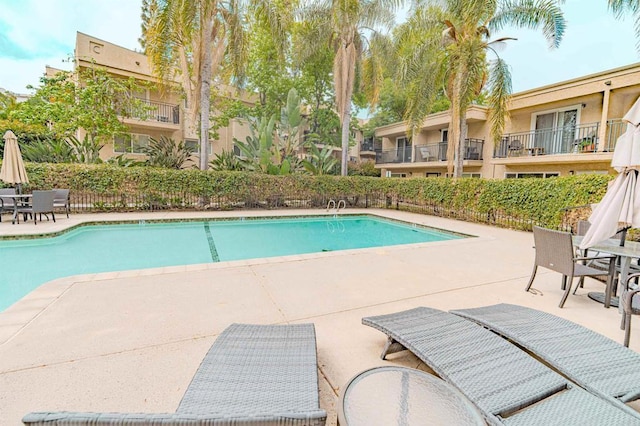 9860 Dale Ave Unit D10, Spring Valley, CA 91977 - community pool with a patio