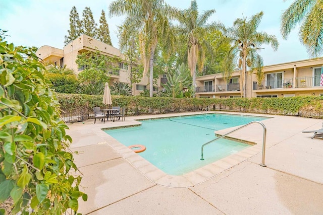 9860 Dale Ave Unit D10, Spring Valley, CA 91977 - community pool featuring a patio