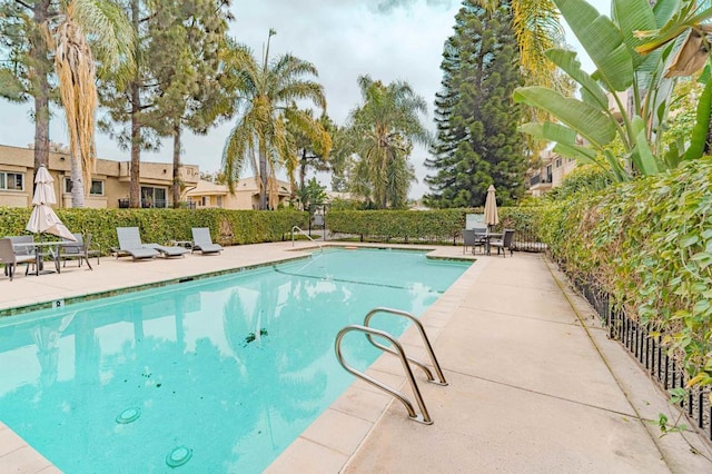 9860 Dale Ave Unit D10, Spring Valley, CA 91977 - community pool featuring a patio area