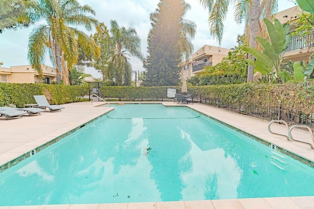 9860 Dale Ave Unit D10, Spring Valley, CA 91977 - community pool with a patio area