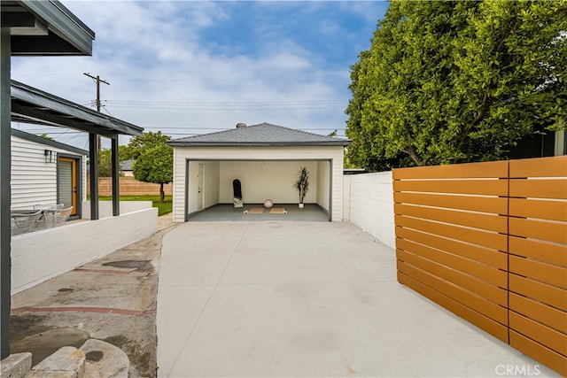 6655 Balcom Ave, Reseda, CA 91335 - detached garage featuring fence