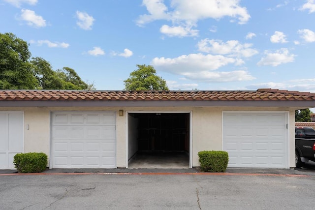 992 Lupine Hills Dr Unit 98, Vista, CA 92081 - view of garage