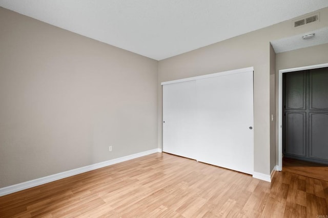 992 Lupine Hills Dr Unit 98, Vista, CA 92081 - unfurnished bedroom featuring light wood finished floors, a closet, visible vents, and baseboards
