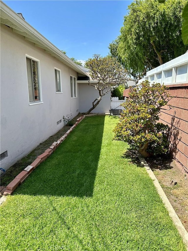 view of yard featuring fence