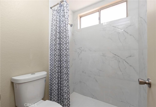 25815 Basil Ct, Moreno Valley, CA 92553 - bathroom with a tile shower and toilet
