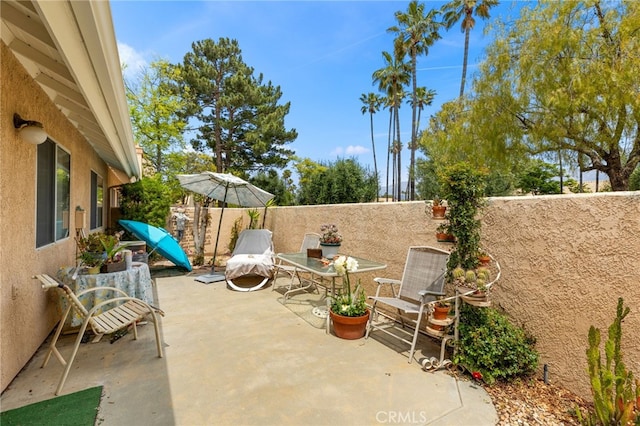 672 La Quinta Dr, Banning, CA 92220 - view of patio / terrace featuring a fenced backyard