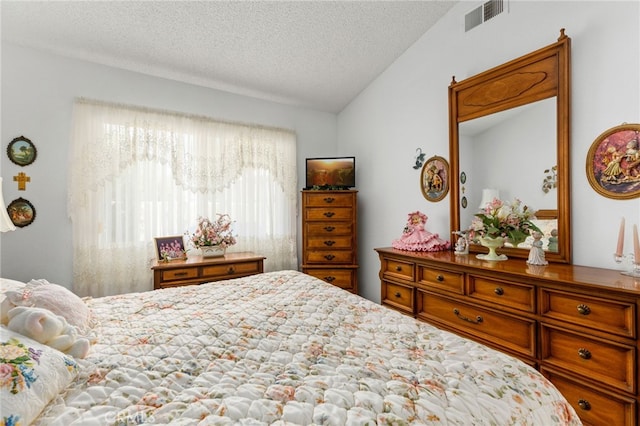 672 La Quinta Dr, Banning, CA 92220 - bedroom with lofted ceiling, visible vents, and a textured ceiling