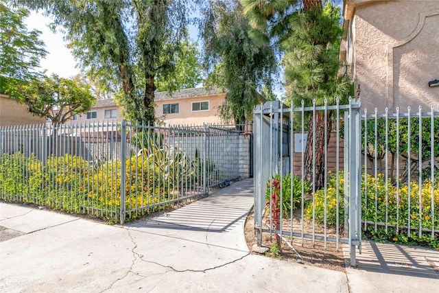 17151 Roscoe Blvd Unit 21, Northridge, CA 91325 - view of gate