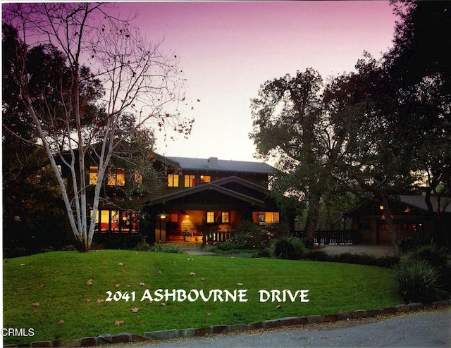 view of front facade with a front lawn