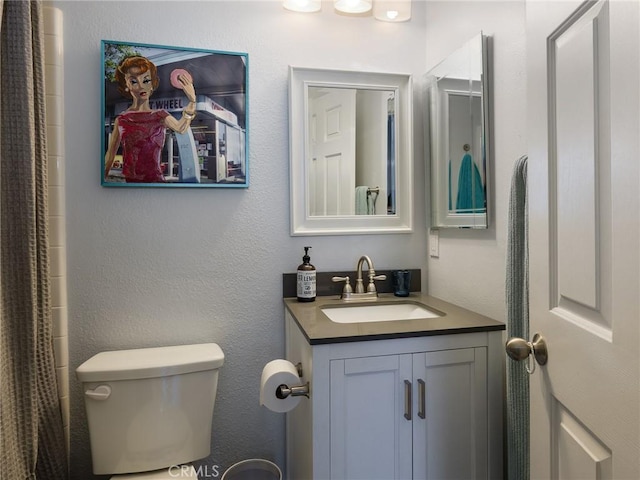 5447 Marine Ave Unit 7, Lawndale, CA 90260 - full bathroom featuring curtained shower, vanity, and toilet