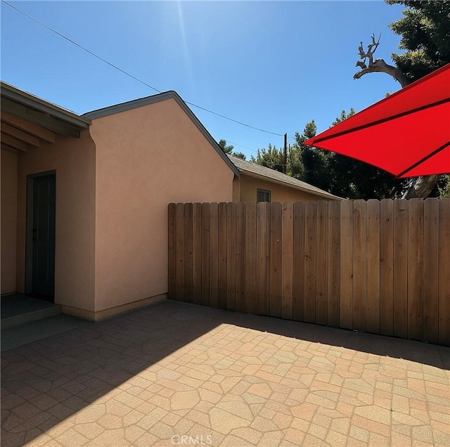 606 W 57th St, Los Angeles, CA 90037 - view of patio / terrace
