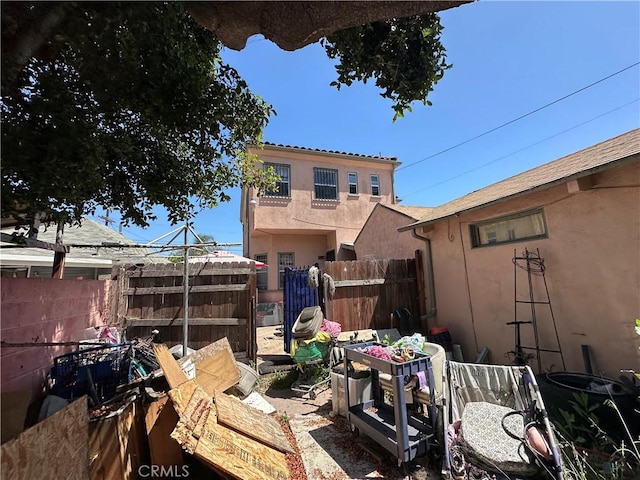 606 W 57th St, Los Angeles, CA 90037 - back of property featuring stucco siding