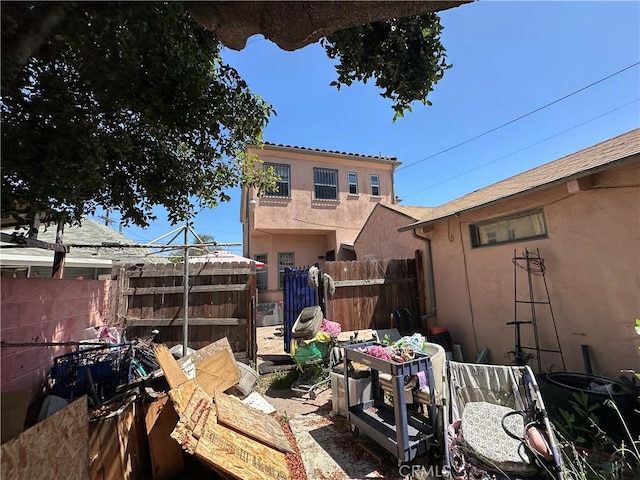 606 W 57th St, Los Angeles, CA 90037 - rear view of property with stucco siding