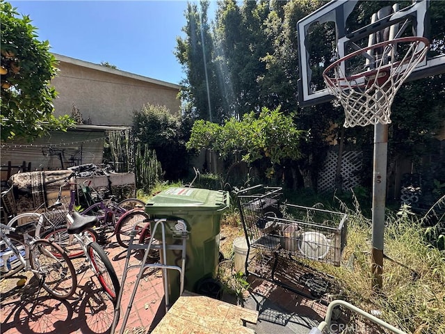 606 W 57th St, Los Angeles, CA 90037 - view of patio