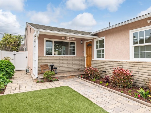 5244 W 137th Pl, Hawthorne, CA 90250 - view of front of property with stucco siding, a gate, and a front yard