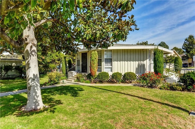 3500 W Manchester Blvd Unit 15, Inglewood, CA 90305 - ranch-style house featuring board and batten siding and a front yard