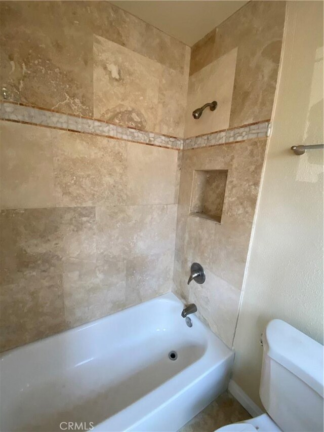 5507 S Manhattan Pl, Los Angeles, CA 90062 - bathroom with toilet and bathtub / shower combination