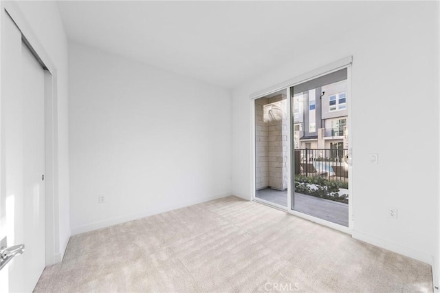 unfurnished room featuring baseboards and carpet flooring