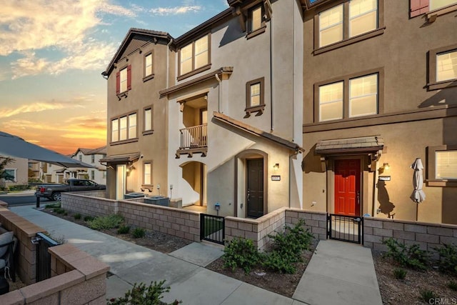 40603 Melrose Dr, Temecula, CA 92591 - view of front facade featuring stucco siding, a fenced front yard, and a gate
