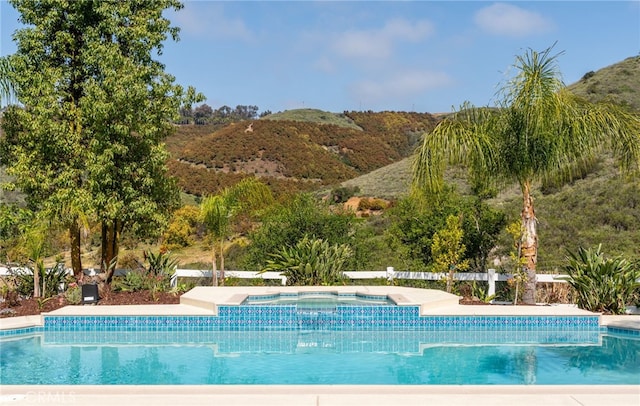 44240 La Cruz Dr, Temecula, CA 92590 - view of swimming pool featuring a mountain view and a pool with connected hot tub