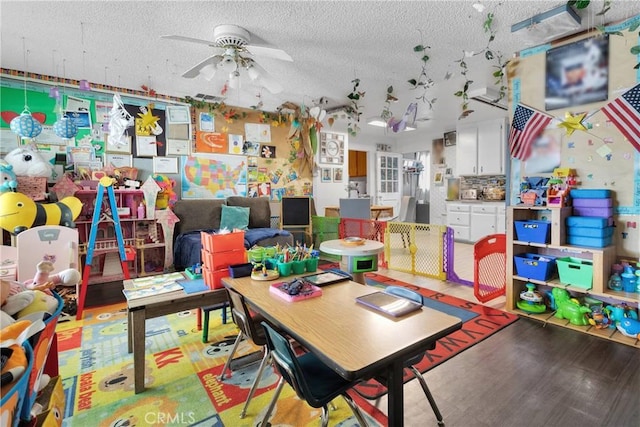 9546 Verdugo Ave, Hesperia, CA 92345 - rec room with ceiling fan and a textured ceiling