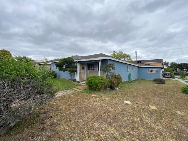 3428 W 189th St, Torrance, CA 90504 - view of front facade featuring stucco siding and a front lawn
