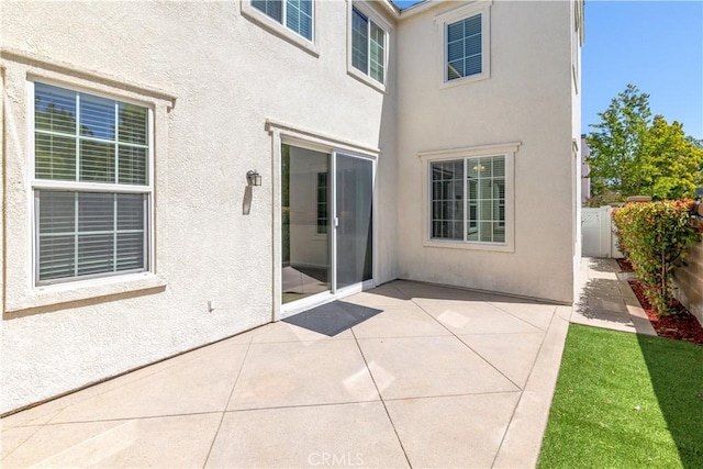 39992 Pasadena Dr, Temecula, CA 92591 - view of patio featuring fence