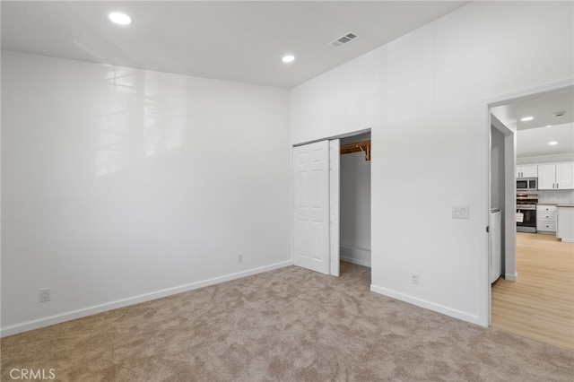 3516 Illinois Trl, Frazier Park, CA 93225 - unfurnished bedroom with light colored carpet, visible vents, and recessed lighting