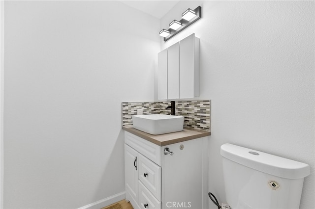 3516 Illinois Trl, Frazier Park, CA 93225 - bathroom with vanity, toilet, backsplash, and baseboards