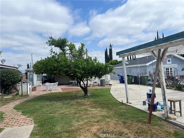 view of yard with a patio area