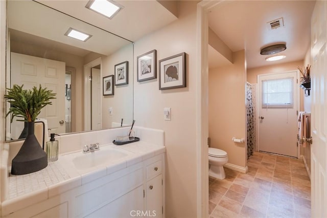 637 Anson St, Simi Valley, CA 93065 - bathroom featuring toilet, vanity, baseboards, and a shower with curtain