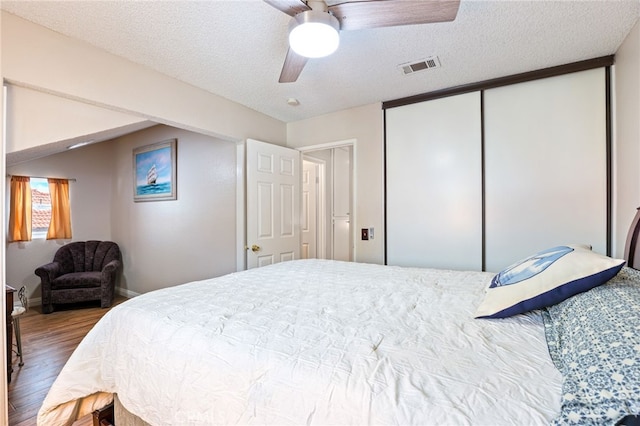 9387 Hot Springs Rd, Corona, CA 92883 - bedroom featuring wood finished floors, a closet, visible vents, baseboards, and ceiling fan