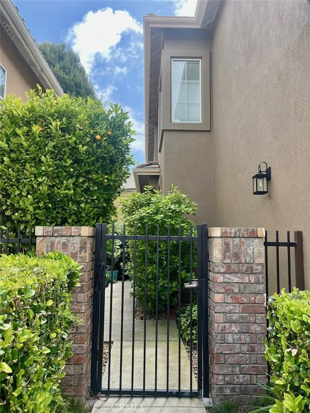 1129 W Capitol Dr Unit 29, San Pedro, CA 90732 - view of gate with fence