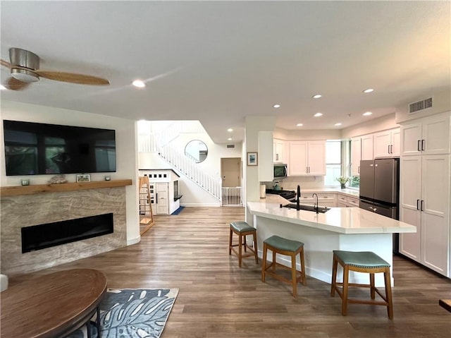 1129 W Capitol Dr Unit 29, San Pedro, CA 90732 - kitchen with stainless steel microwave, a sink, a peninsula, open floor plan, and freestanding refrigerator