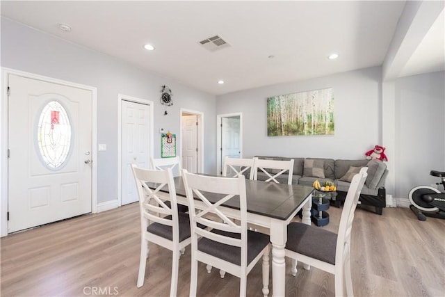 dining space with light wood-style flooring, baseboards, visible vents, and recessed lighting