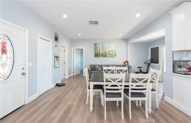 dining space featuring baseboards, recessed lighting, light wood-style floors, and visible vents