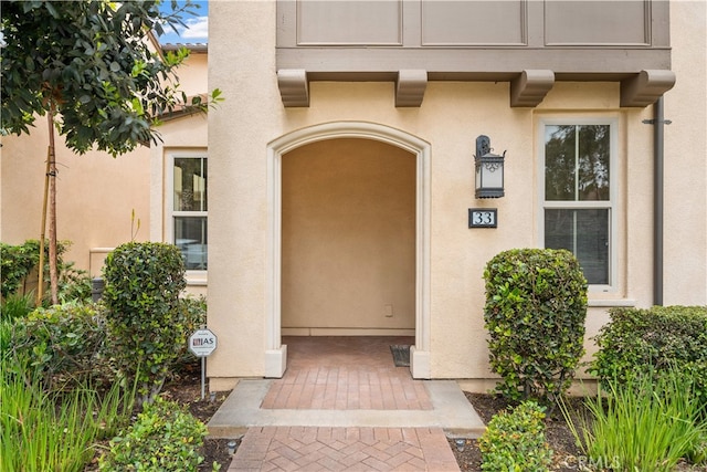 33 Jonquil, Irvine, CA 92618 - property entrance with stucco siding