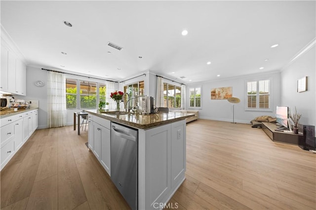 63 Birmingham, Irvine, CA 92620 - kitchen featuring stainless steel dishwasher, a sink, crown molding, a kitchen island with sink, and light wood-style floors